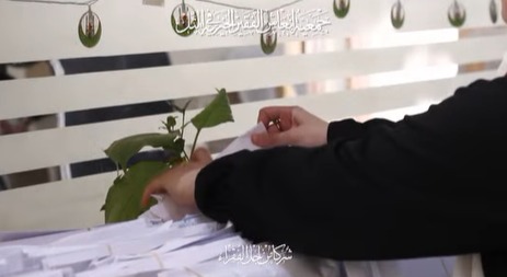 الإنتهاء من توزيع المساعدات الشهرية لشهر أيلول